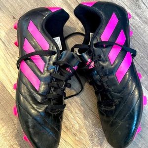 Black & pink cleats “adidas” 5.5